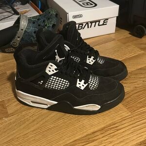 Jordan 4’s white thunders size 6.5 in men’s